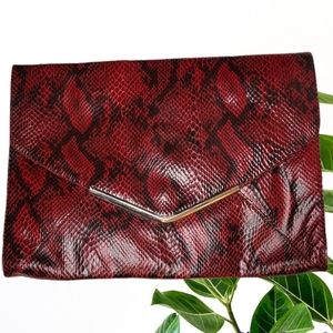 Mossimo Clutch